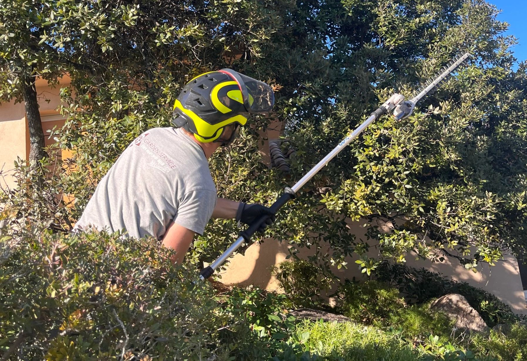 Usage de matériels professionnels de jardinage en Corse-du-Sud
